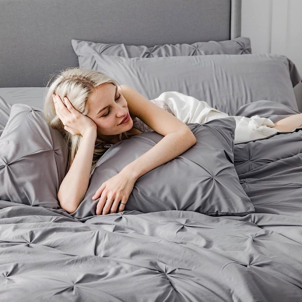 Set - 7 Pieces Comforter Queen Size Grey Pintuck Pillowcases & Shams Bedding Set